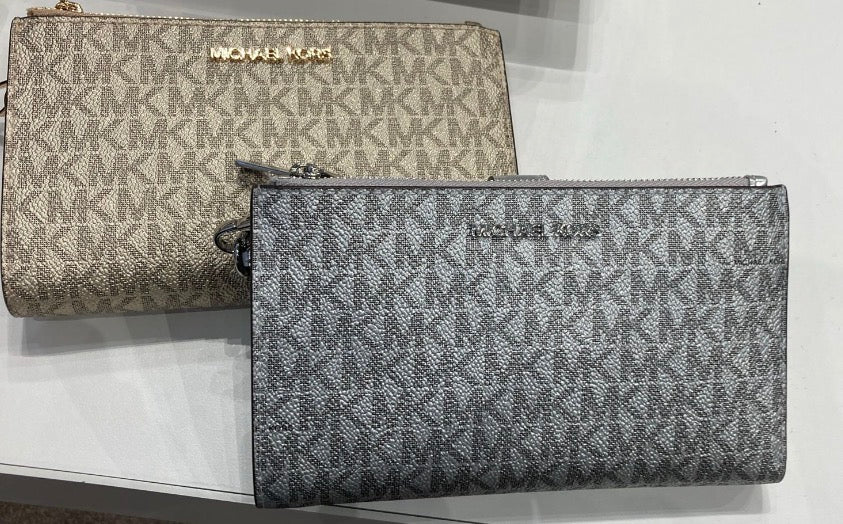 Michael Kors zip wallet gold