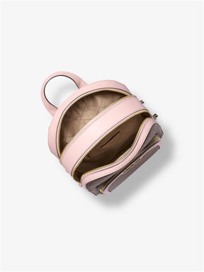 Geöffneter Jaycee Rucksack von Michael Kors – Innenansicht mit Technikfach und Logo-Futter in Rosa-Braun