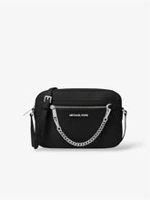 Michael Kors Jet Set Umhängetasche in Schwarz - Frontansicht mit silberfarbenem Zipper und Saffianoleder